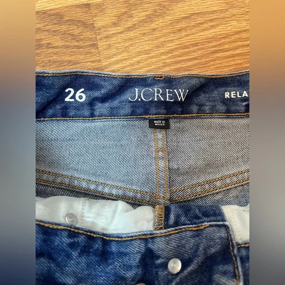 J.Crew Relaxed Jean Shorts in a medium wash with a frayed hem Size 26 - Picture 3 of 8
